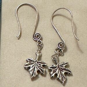 Handmade – NWOT – stainless steel large hook earrings with oak leaf charm
